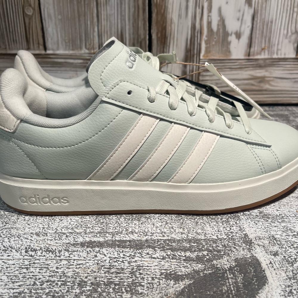 Adidas Light Green Court Sneakers Mint color. Size 10 New women’s - Picture 3 of 7